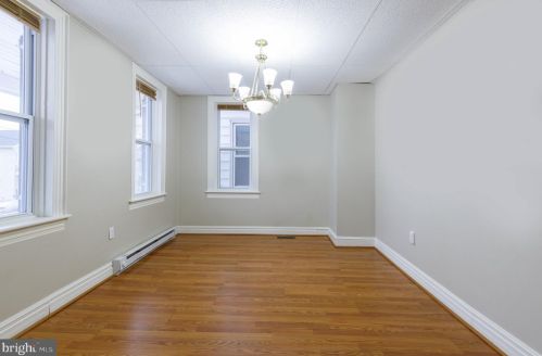 825 York St, Hanover, PA 17331-3435