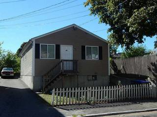 86 Wadsworth St, Providence, RI 02907-2821