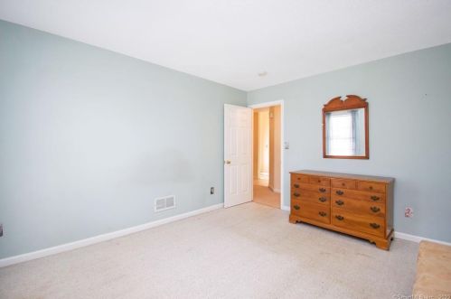 51 Berrios Hl Rd, Windsor CT 06095-1003 exterior