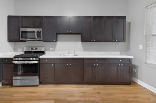 6524 Eberhart Ave, Chicago IL 60637-3206 exterior