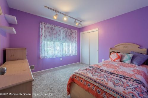 22 Plafsky Dr, Edison NJ 08817-2239 exterior