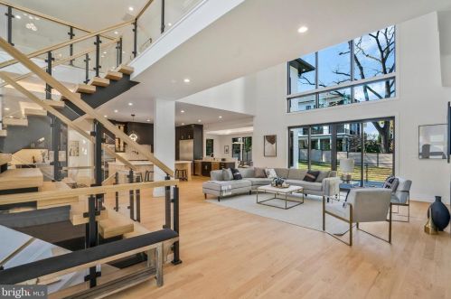 1520 Brookhaven Dr, Mc Lean VA  22101-4127 exterior