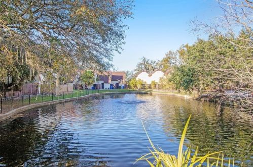 5601 Ashley Oaks Dr, Tampa FL 33617-1545 exterior