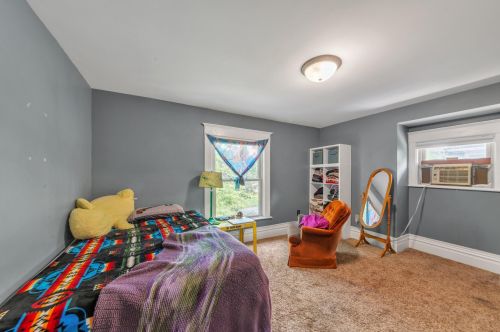 1665 Plainfield Ave, Grand Rapids MI 49505-4704 exterior