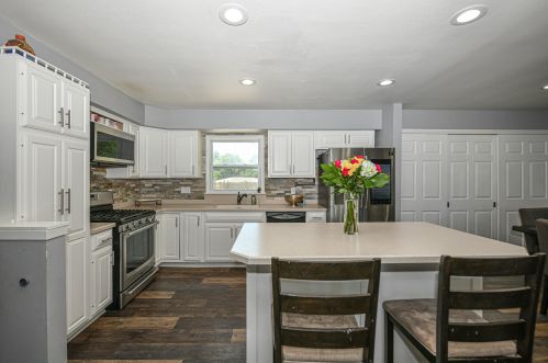 6037 22 St, Milwaukee WI 53233-1914 exterior