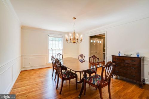 9400 Fox Hollow Dr, Rockville MD 20854-2083 exterior