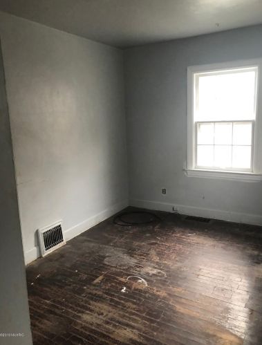 131 Hackley Ave, Meskegon MI 49444-1060 exterior