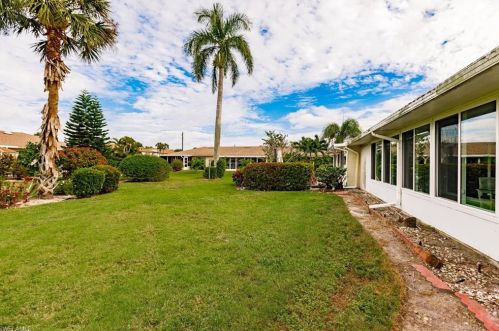 43 Glades Blvd, Naples FL 34112-1025 exterior