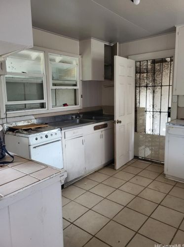 2401 Kula Kolea Dr, Honolulu HI 96819-2825 exterior