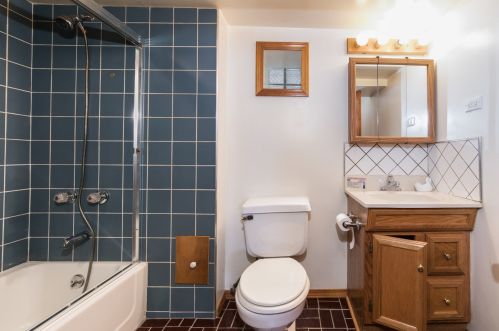 3657 Artesian Ave, Chicago IL 60645-5301 exterior