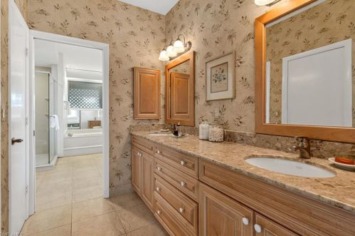 135 Edgemere Way, Naples FL 34105-7107 exterior