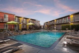 1375 Valencia Dr, Fullerton CA  92833-4758 exterior