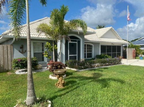 2711 Eagle Dr, Fort Pierce, FL 34984-8916