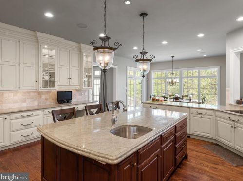 271 Blackburn Dr, Berwyn PA  19312-2801 exterior