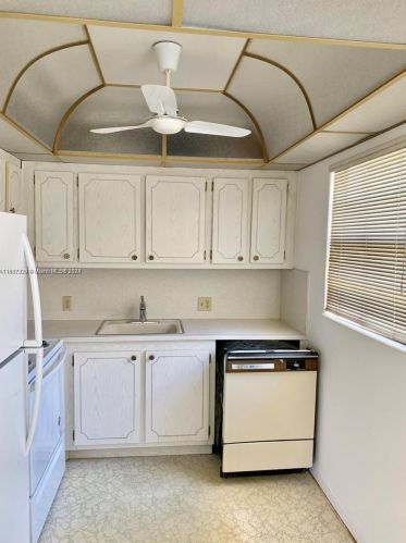 564 Mansfield, Boca Raton FL 33434-2441 exterior