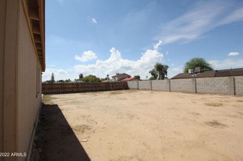 2202 73 Ave, Phoenix AZ 85033-1325 exterior