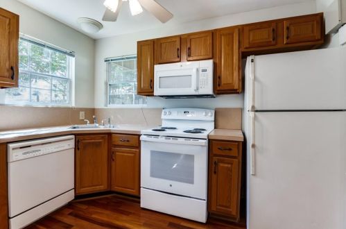 1201 Brookhurst St, Irving TX 75061-5451 exterior