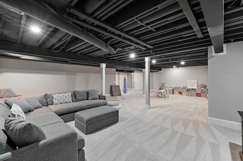 21192 Strawberry Hills Dr, Macomb Township MI 48044-2277 exterior