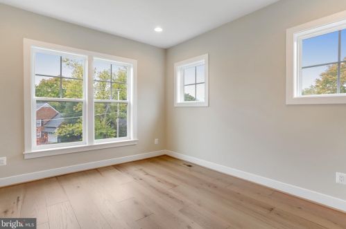 920 Darton Dr, Alexandria VA 22308-2021 exterior