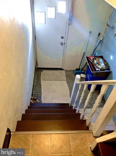 1362 Knorr St, Philadelphia PA 19111-4906 exterior