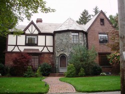 20 Evelyn Rd, Newton, MA 02468-1217