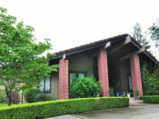 1690 Smith Dr, Turlock CA  95382-2844 exterior