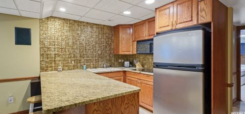 1925 Foxmoor Cir, Sandy UT 84092-5265 exterior