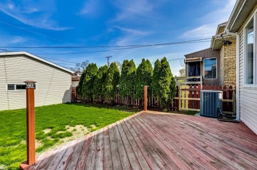 2713 77 Ave, Chicago IL 60707-1406 exterior