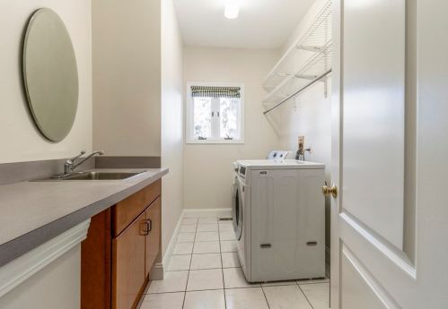 9 Oak Hl St, Newton MA 02459-3454 exterior