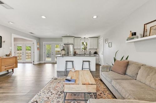 2313 Aldford Dr, Austin TX  78745-4817 exterior