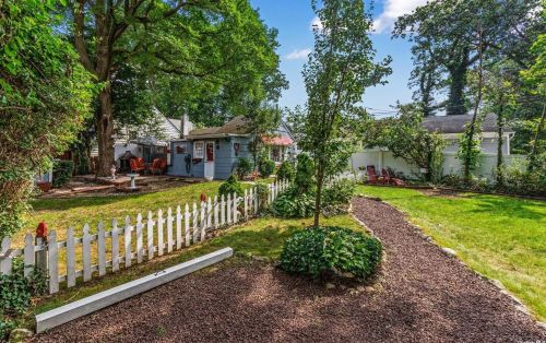 21 Magerus St, Huntington Station, NY 11746-3837