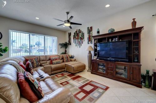 332 Shoreline Cir, Fort Pierce FL 34986-2913 exterior