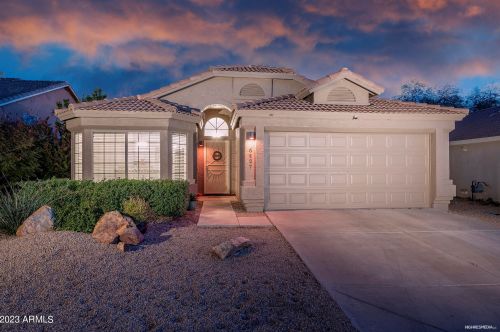 6427 Chisum Trl, Phoenix AZ  85083-1018 exterior