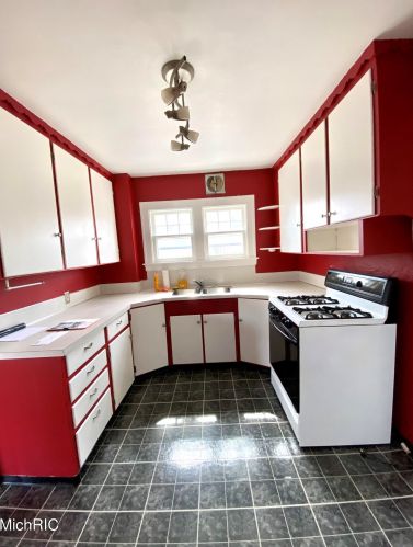 414 Graceland St, Grand Rapids MI 49505-4176 exterior