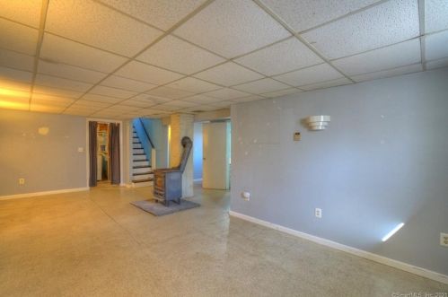 18 Comstock Ave, Uncasville CT 06382-2603 exterior