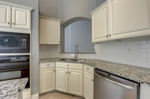 14589 Greenleaf Ct, Addison TX 75001-7968 exterior