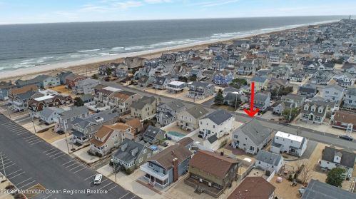 19 New Jersey Ave, Lavallette NJ 08735-2528 exterior