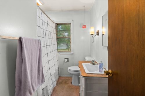 7633 Lk Wood Dr, Kalamazoo MI 49002-4337 exterior