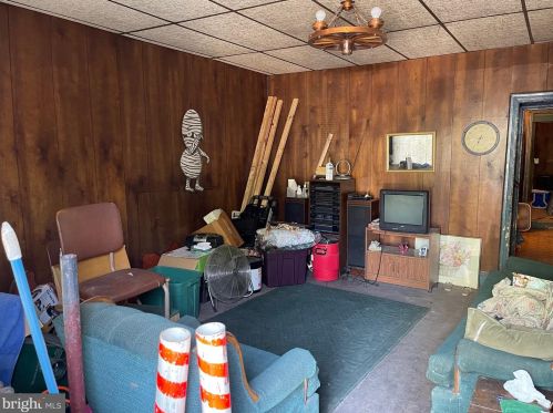 2261 5th St, Philadelphia, PA 19148-5739