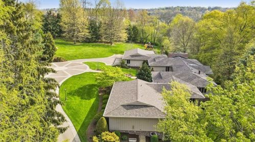 2334 Lesnett Rd, Pittsburgh, PA 15241-3218