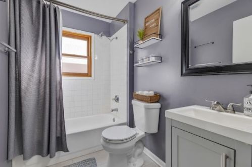 7440 Yates Blvd, Chicago IL 60617-4970 exterior