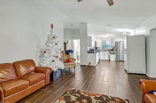 2890 54 Ave, Naples FL 34120-1554 exterior