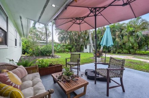 5148 Napoli Dr, Naples FL 34103-8957 exterior