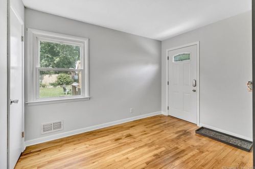 37 Cindy Cir, Milford CT 06460-6644 exterior