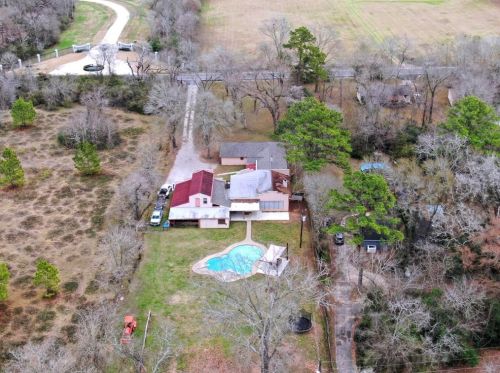 3064 Spg Br Rd, Montgomery TX 77316-2503 exterior