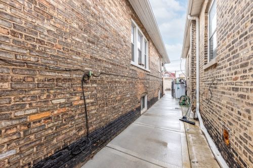 5643 California, Chicago IL 60659-4815 exterior