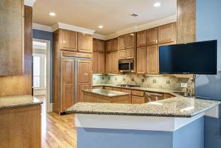 5434 Fairdale Ln, Houston TX  77056-6607 exterior