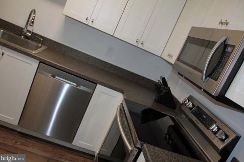 6 Rebecca Ct, Trenton NJ 08628-3339 exterior