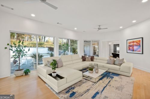 30 Chevaux Ct, Atlanta GA  30342-1944 exterior