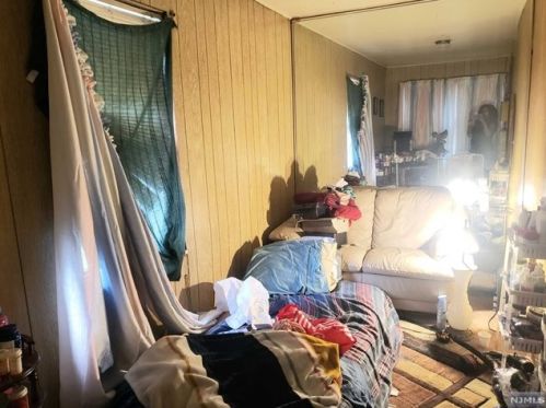 1290 Beaumont Ave, Teaneck NJ 07666-4901 exterior